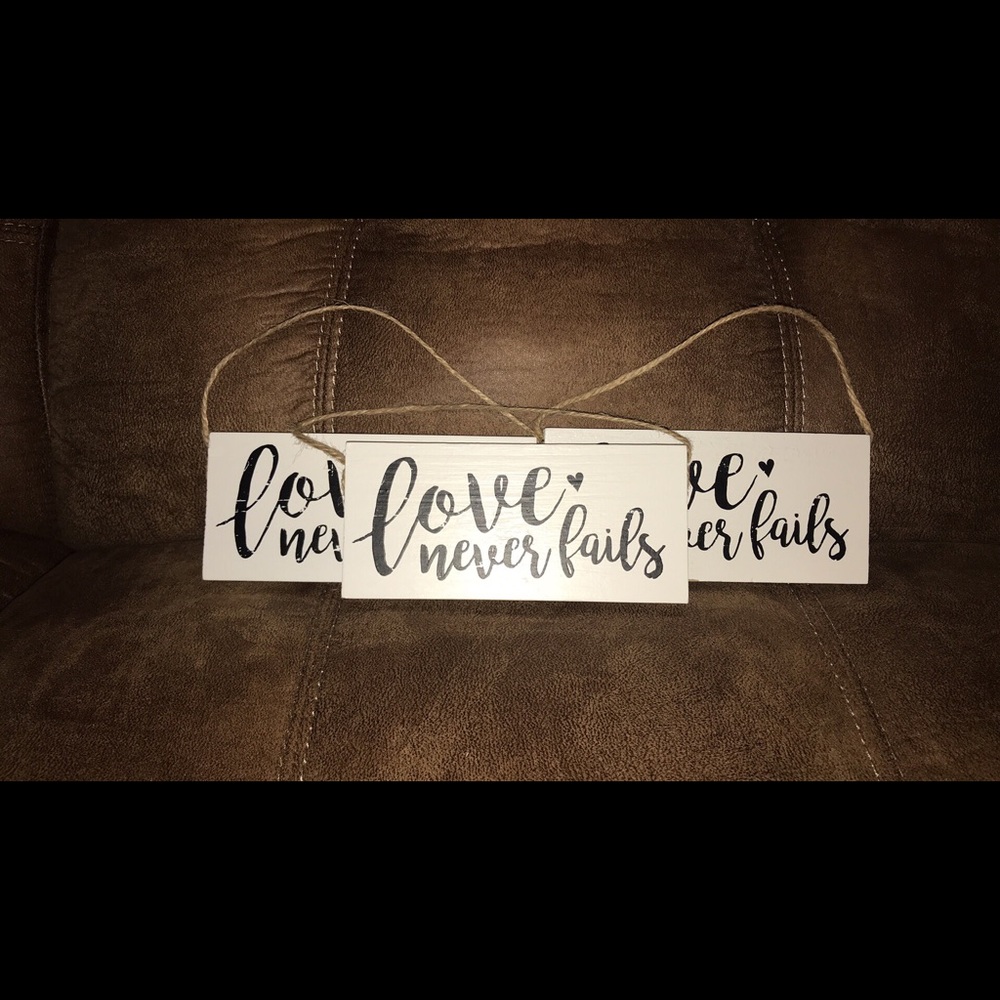 Love Never Fails Mini Sign